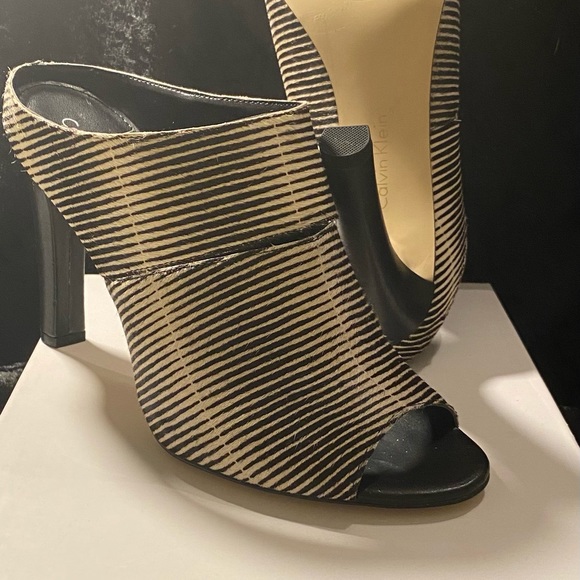 Calvin Klein Abby Stripe Pony - Picture 3 of 3